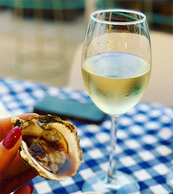 Вкусная еда рядом с домом отдыха в Штормовом
