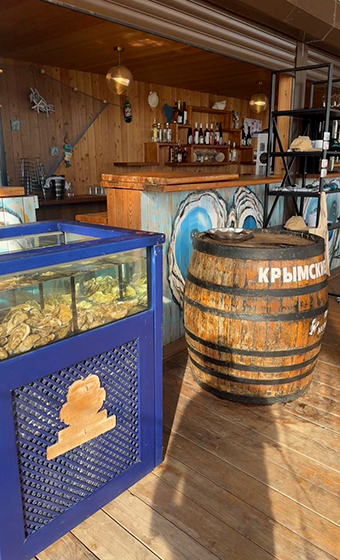 Широкий ассортимент товаров рядом с домом отдыха в Штормовом
